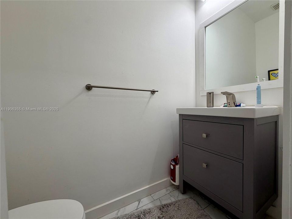 Под контрактом: $469,000 (3 спален, 2 ванн, 1462 Квадратных фут)