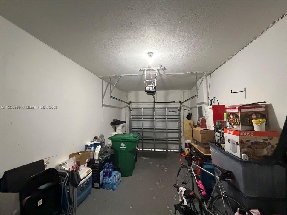 Под контрактом: $469,000 (3 спален, 2 ванн, 1462 Квадратных фут)