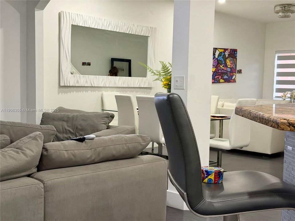 Под контрактом: $469,000 (3 спален, 2 ванн, 1462 Квадратных фут)