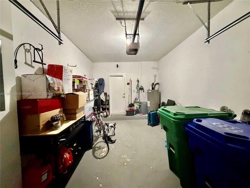 Под контрактом: $469,000 (3 спален, 2 ванн, 1462 Квадратных фут)