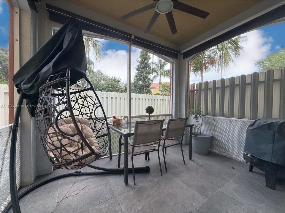 Под контрактом: $469,000 (3 спален, 2 ванн, 1462 Квадратных фут)