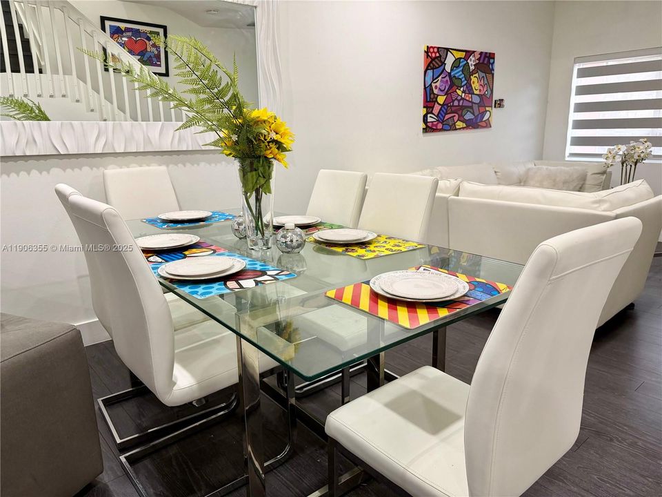 Под контрактом: $469,000 (3 спален, 2 ванн, 1462 Квадратных фут)