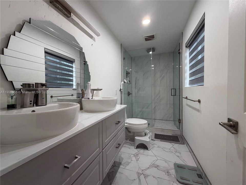 Под контрактом: $469,000 (3 спален, 2 ванн, 1462 Квадратных фут)