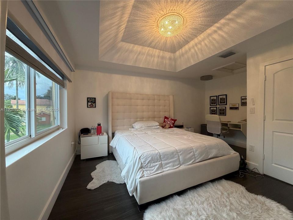 Под контрактом: $469,000 (3 спален, 2 ванн, 1462 Квадратных фут)