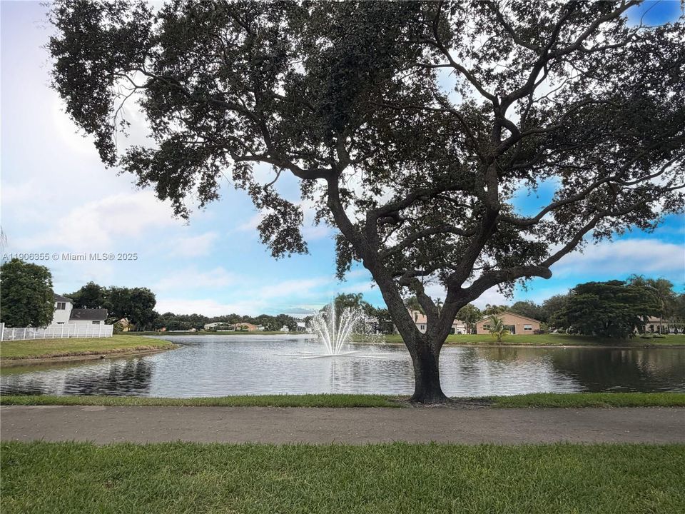 Под контрактом: $469,000 (3 спален, 2 ванн, 1462 Квадратных фут)