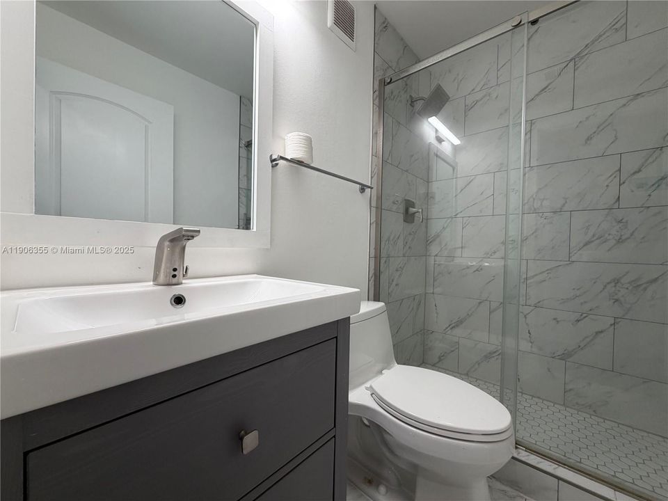 Под контрактом: $469,000 (3 спален, 2 ванн, 1462 Квадратных фут)