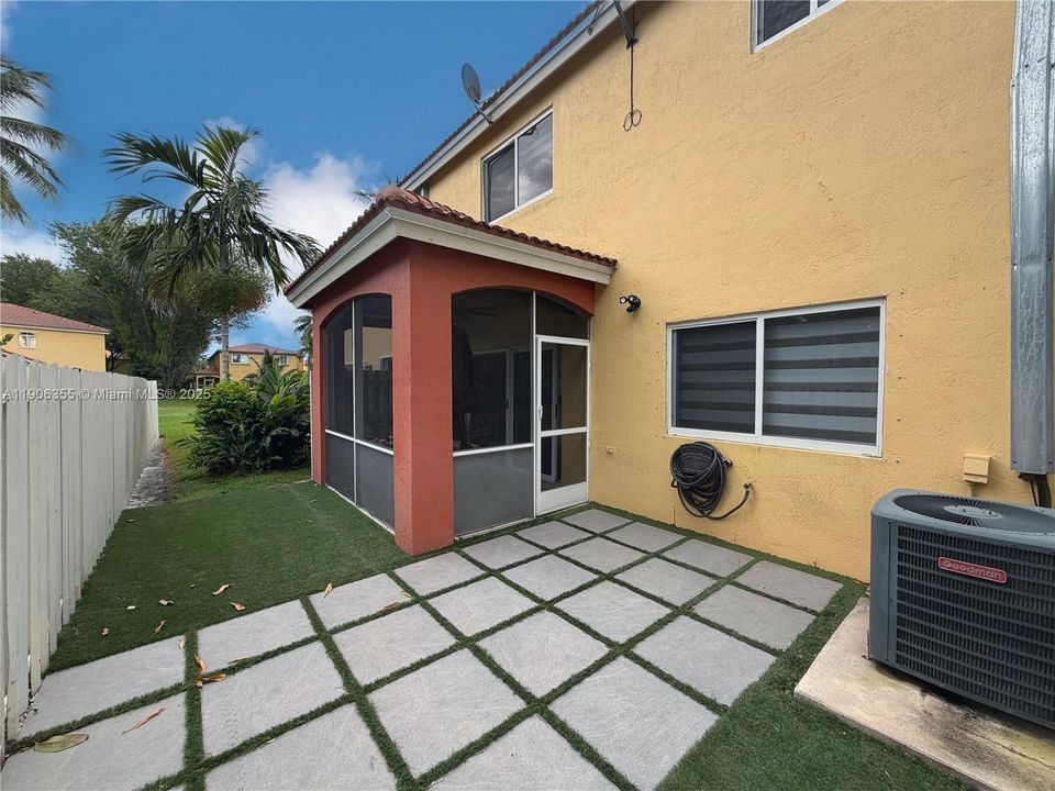 Под контрактом: $469,000 (3 спален, 2 ванн, 1462 Квадратных фут)