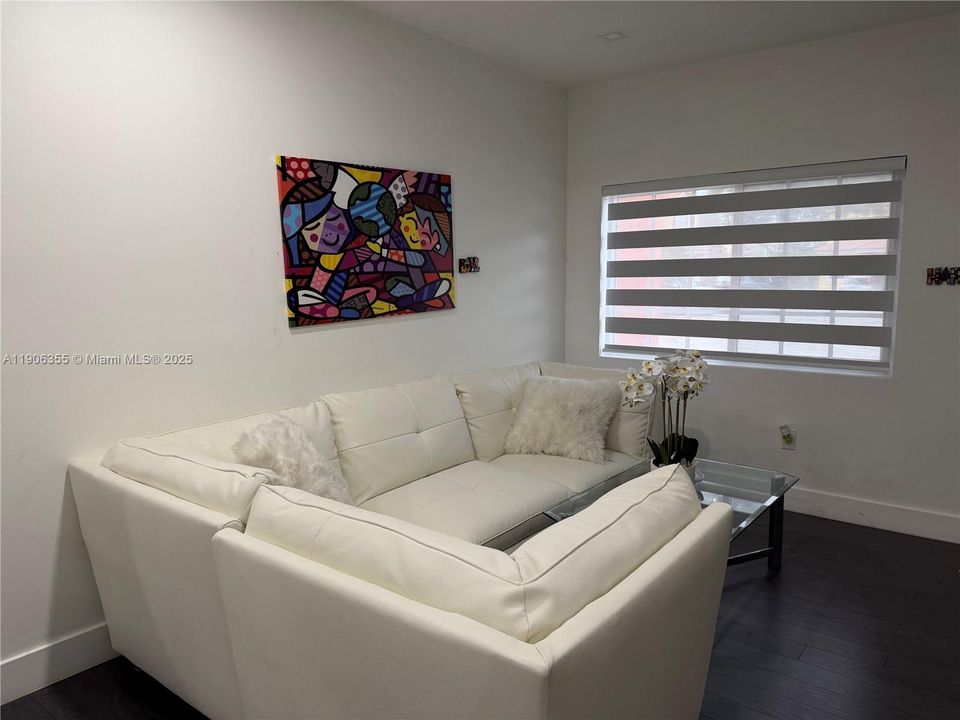 Под контрактом: $469,000 (3 спален, 2 ванн, 1462 Квадратных фут)