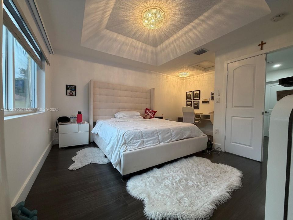 Под контрактом: $469,000 (3 спален, 2 ванн, 1462 Квадратных фут)