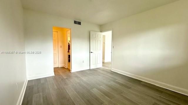 Active With Contract: $1,900 (1 beds, 1 baths, 700 Square Feet)