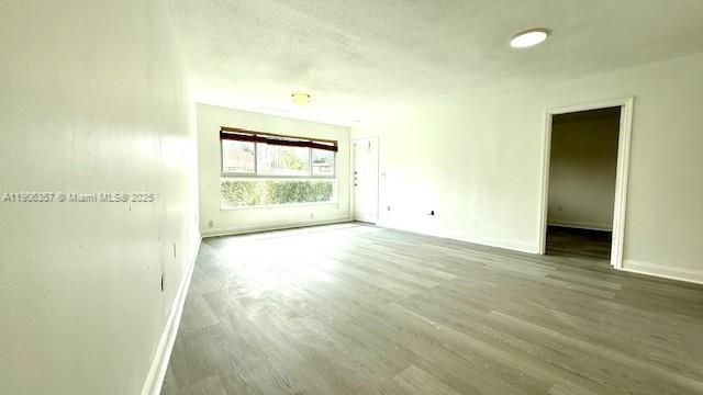 Active With Contract: $1,900 (1 beds, 1 baths, 700 Square Feet)