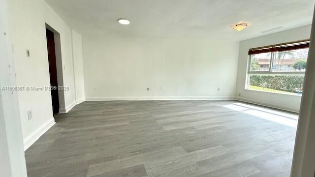 Active With Contract: $1,900 (1 beds, 1 baths, 700 Square Feet)