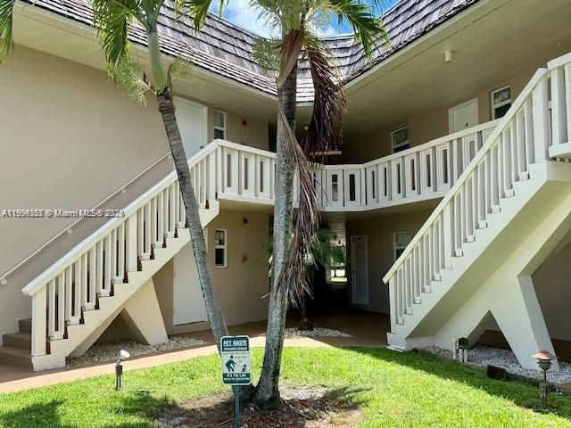 Active With Contract: $1,900 (1 beds, 1 baths, 700 Square Feet)