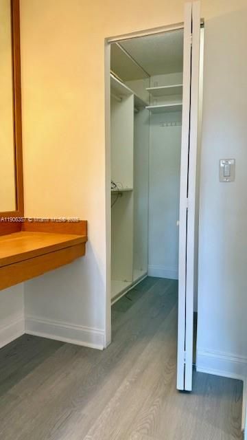 Active With Contract: $1,900 (1 beds, 1 baths, 700 Square Feet)