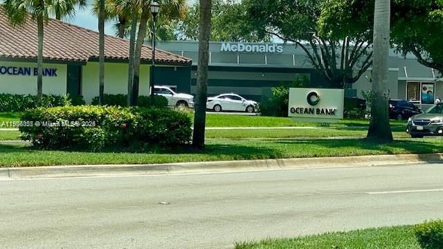 Active With Contract: $1,900 (1 beds, 1 baths, 700 Square Feet)