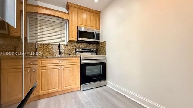 Active With Contract: $1,900 (1 beds, 1 baths, 700 Square Feet)
