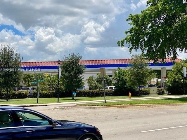 Active With Contract: $1,900 (1 beds, 1 baths, 700 Square Feet)