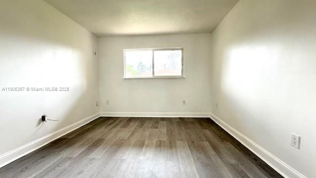 Active With Contract: $1,900 (1 beds, 1 baths, 700 Square Feet)