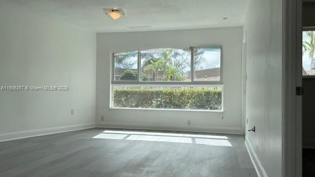 Active With Contract: $1,900 (1 beds, 1 baths, 700 Square Feet)