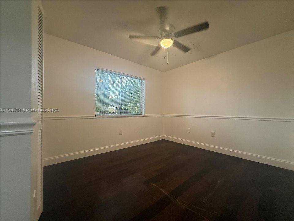 合同活跃: $720,000 (4 贝兹, 2 浴室, 1821 平方英尺)