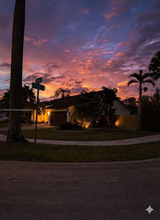 合同活跃: $720,000 (4 贝兹, 2 浴室, 1821 平方英尺)