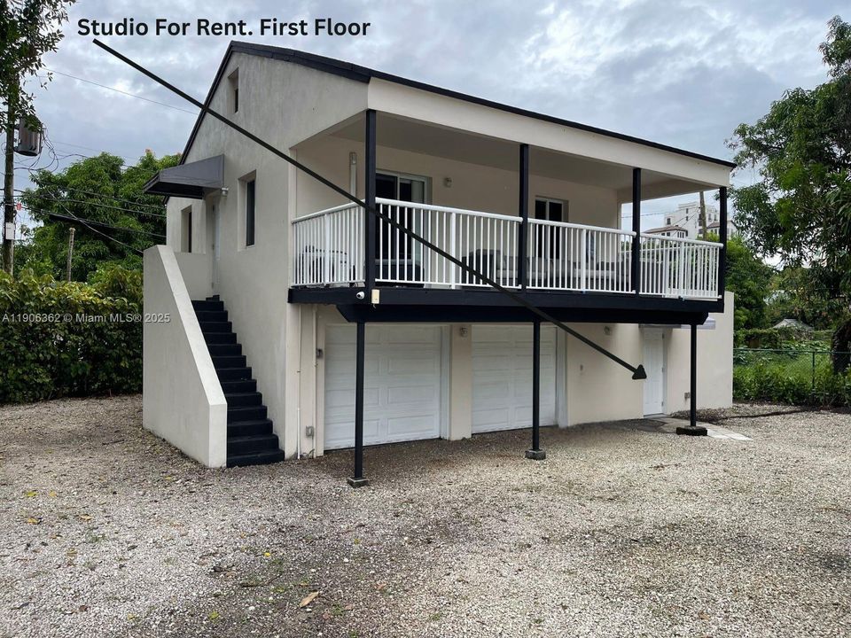 For Rent: $2,100 (0 beds, 1 baths, 300 Square Feet)