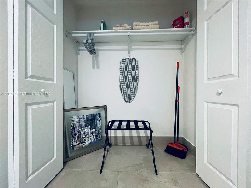 For Rent: $2,100 (0 beds, 1 baths, 300 Square Feet)