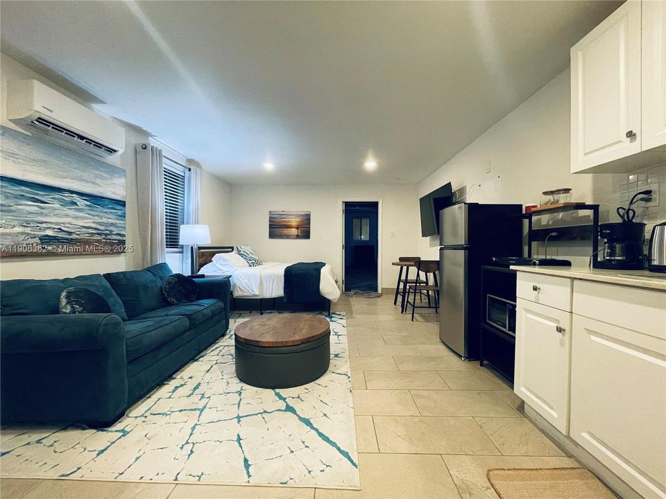 For Rent: $2,100 (0 beds, 1 baths, 300 Square Feet)