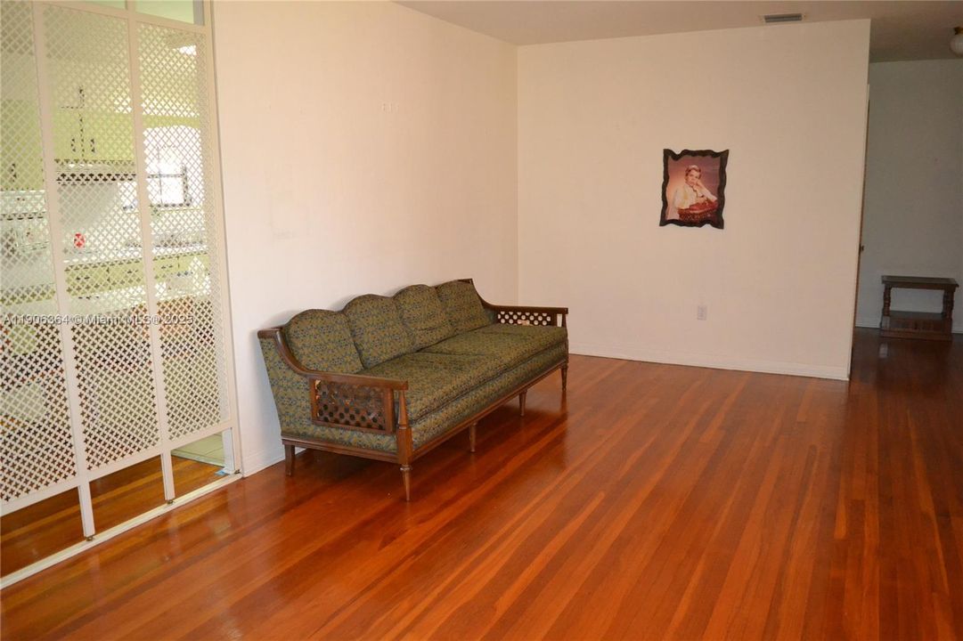 最近租的: $3,500 (4 贝兹, 3 浴室, 2097 平方英尺)