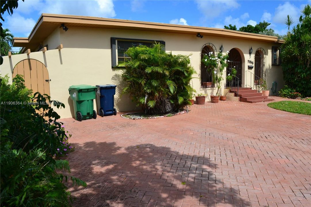 最近租的: $3,500 (4 贝兹, 3 浴室, 2097 平方英尺)