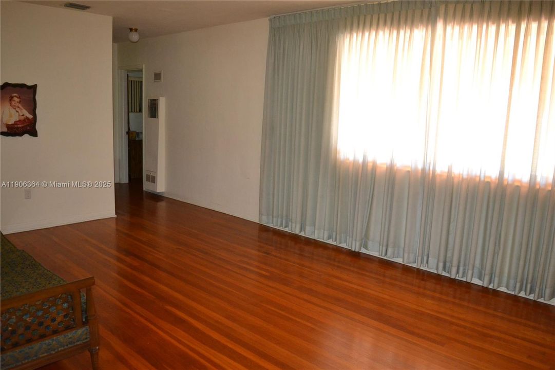 最近租的: $3,500 (4 贝兹, 3 浴室, 2097 平方英尺)