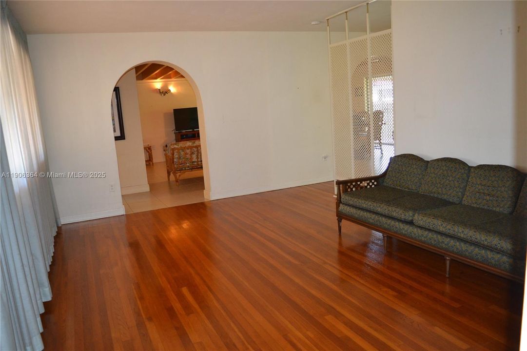 最近租的: $3,500 (4 贝兹, 3 浴室, 2097 平方英尺)