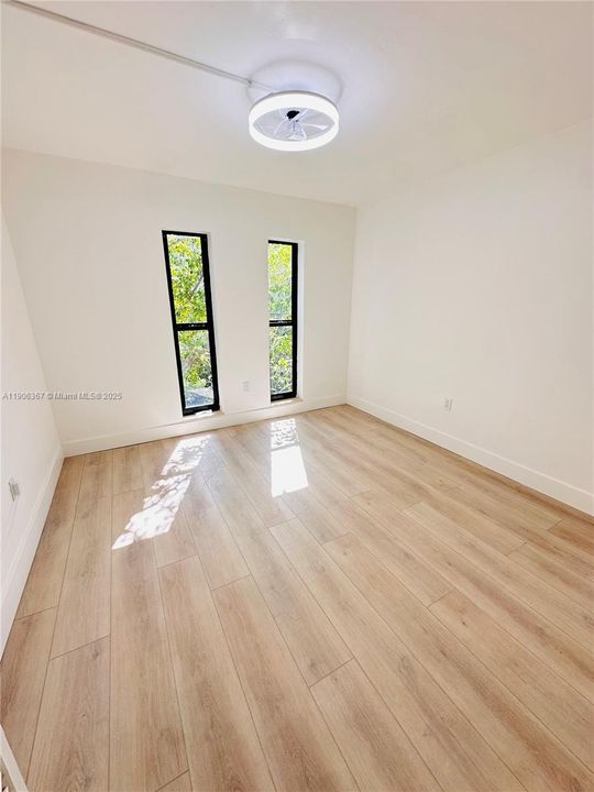 出租: $2,000 (1 贝兹, 1 浴室, 0 平方英尺)