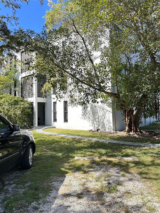 出租: $2,000 (1 贝兹, 1 浴室, 0 平方英尺)