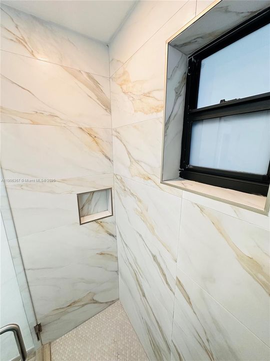 出租: $2,000 (1 贝兹, 1 浴室, 0 平方英尺)