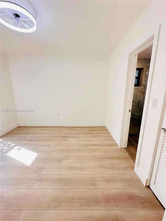 出租: $2,000 (1 贝兹, 1 浴室, 0 平方英尺)