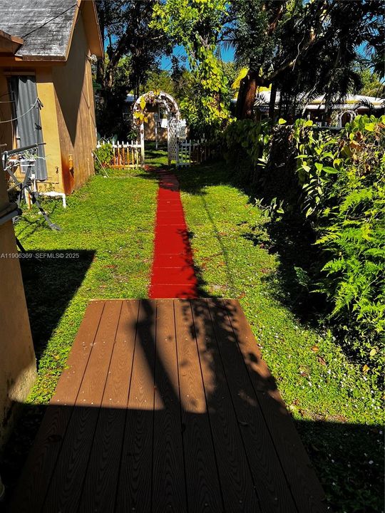 For Rent: $1,900 (1 beds, 1 baths, 750 Square Feet)