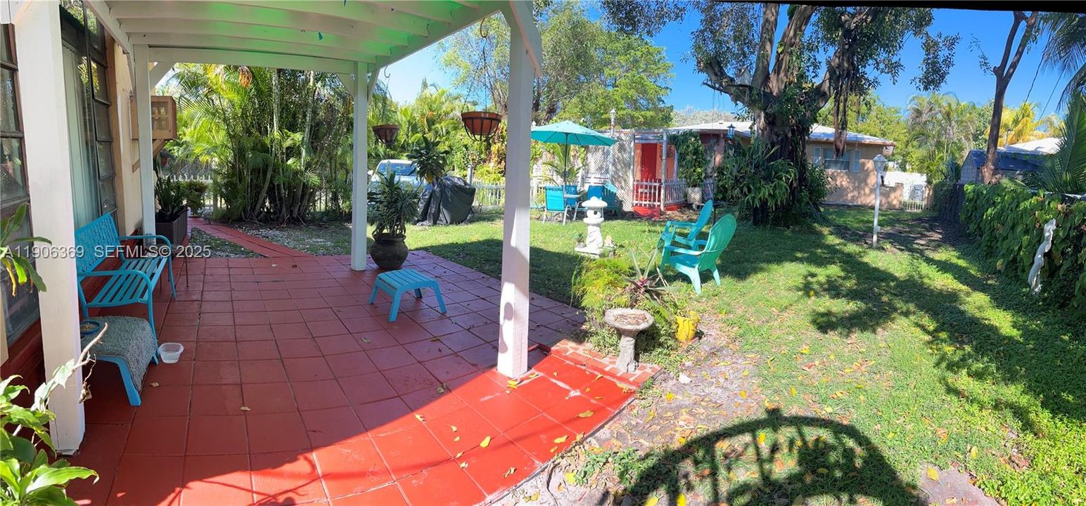 For Rent: $1,900 (1 beds, 1 baths, 750 Square Feet)