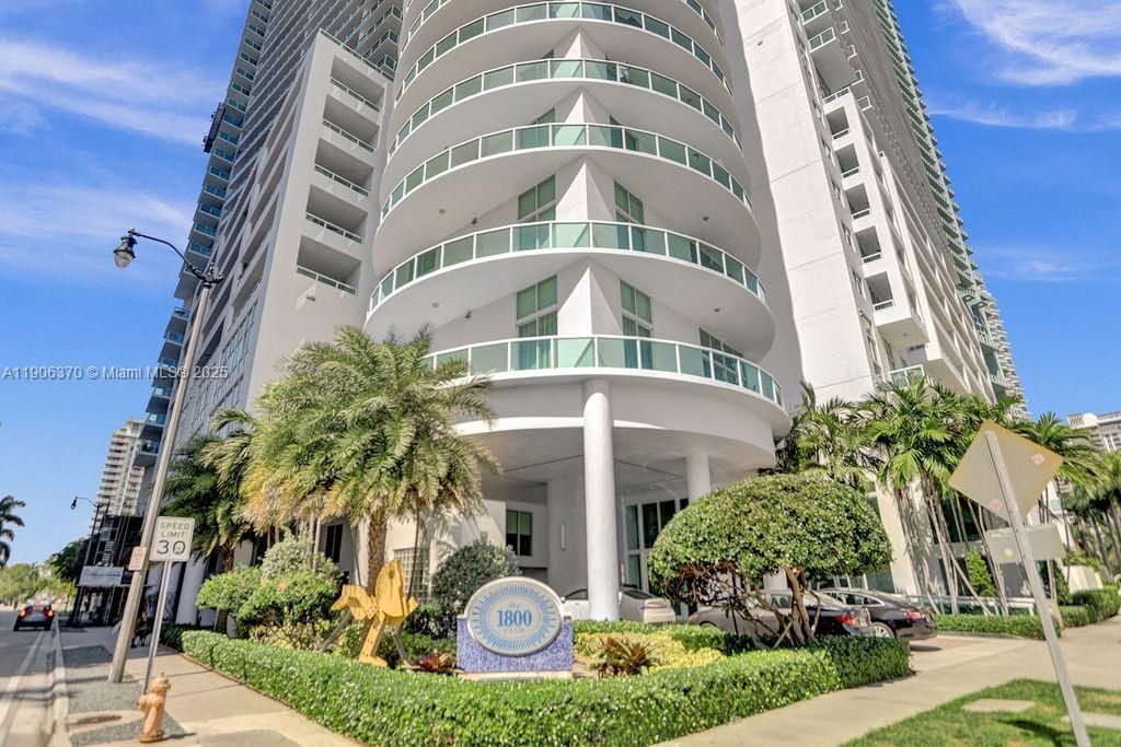 待售: $800,000 (2 贝兹, 2 浴室, 1222 平方英尺)