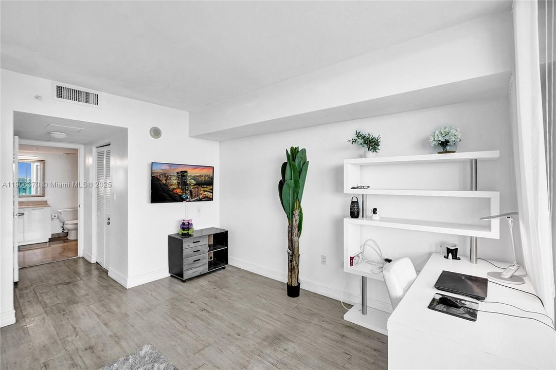 待售: $800,000 (2 贝兹, 2 浴室, 1222 平方英尺)