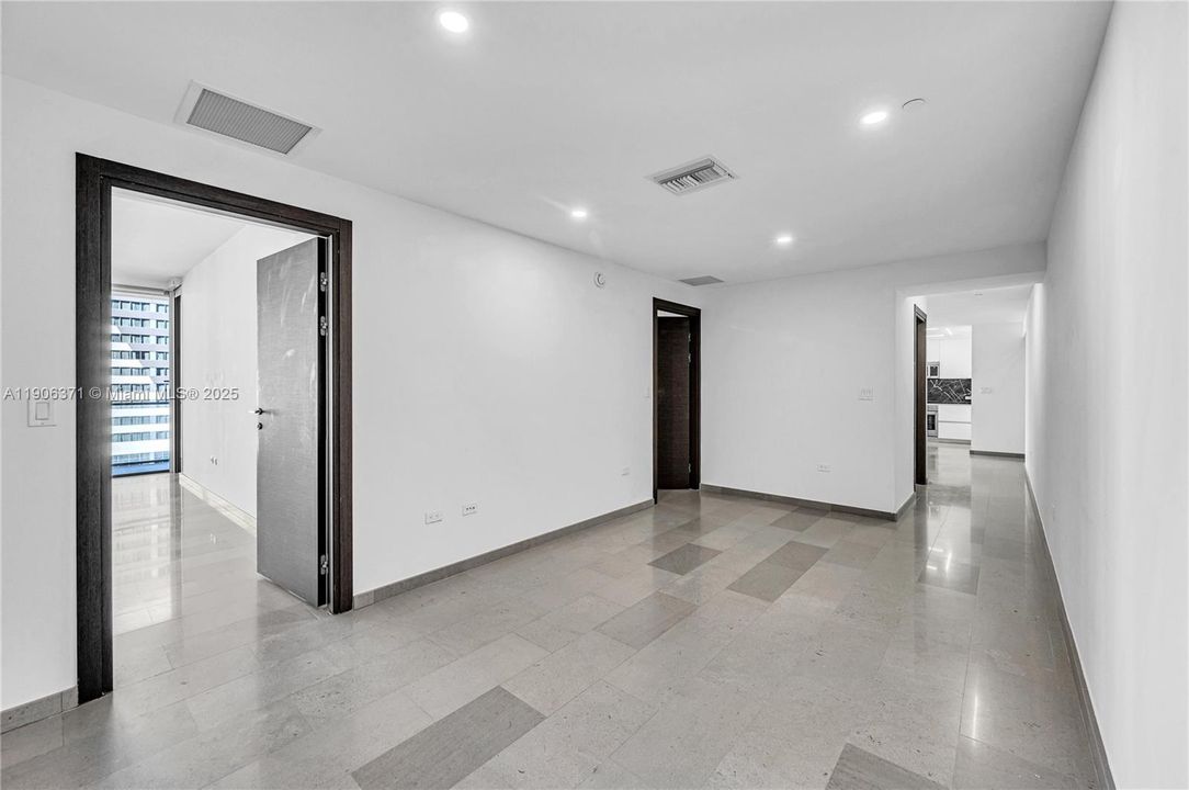 出租: $9,000 (3 贝兹, 3 浴室, 1898 平方英尺)