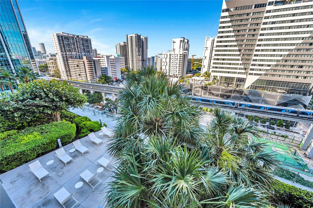 出租: $9,000 (3 贝兹, 3 浴室, 1898 平方英尺)