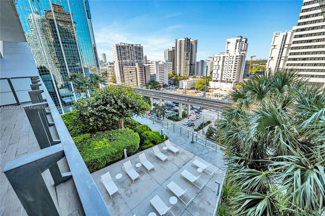 出租: $9,000 (3 贝兹, 3 浴室, 1898 平方英尺)