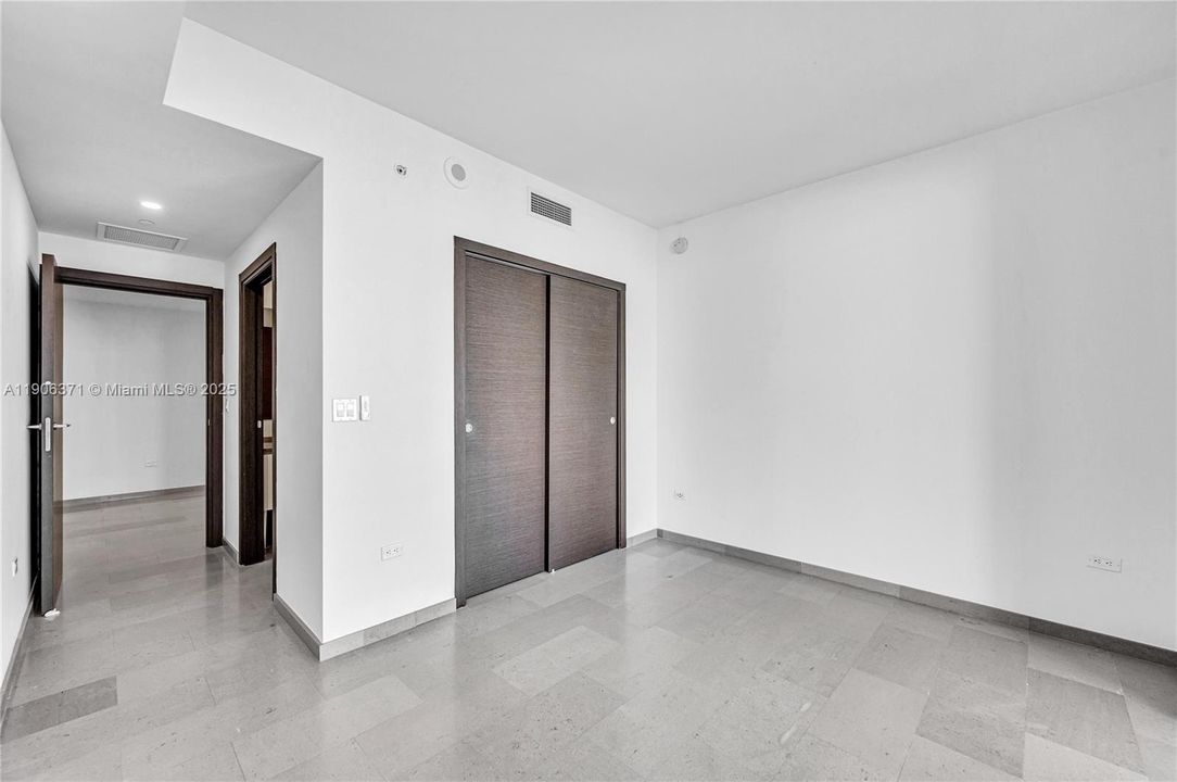 出租: $9,000 (3 贝兹, 3 浴室, 1898 平方英尺)