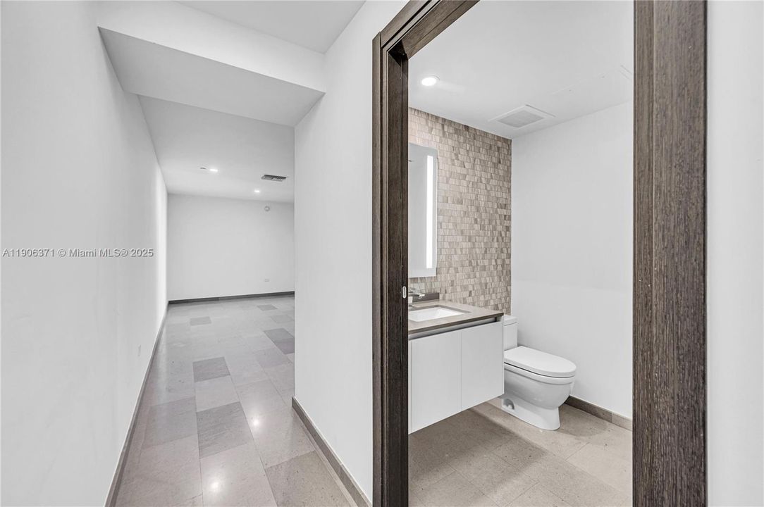 出租: $9,000 (3 贝兹, 3 浴室, 1898 平方英尺)