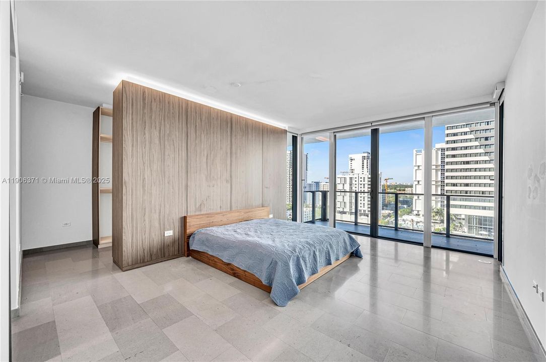 出租: $9,000 (3 贝兹, 3 浴室, 1898 平方英尺)