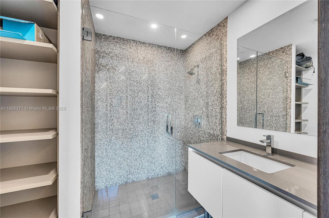 出租: $9,000 (3 贝兹, 3 浴室, 1898 平方英尺)