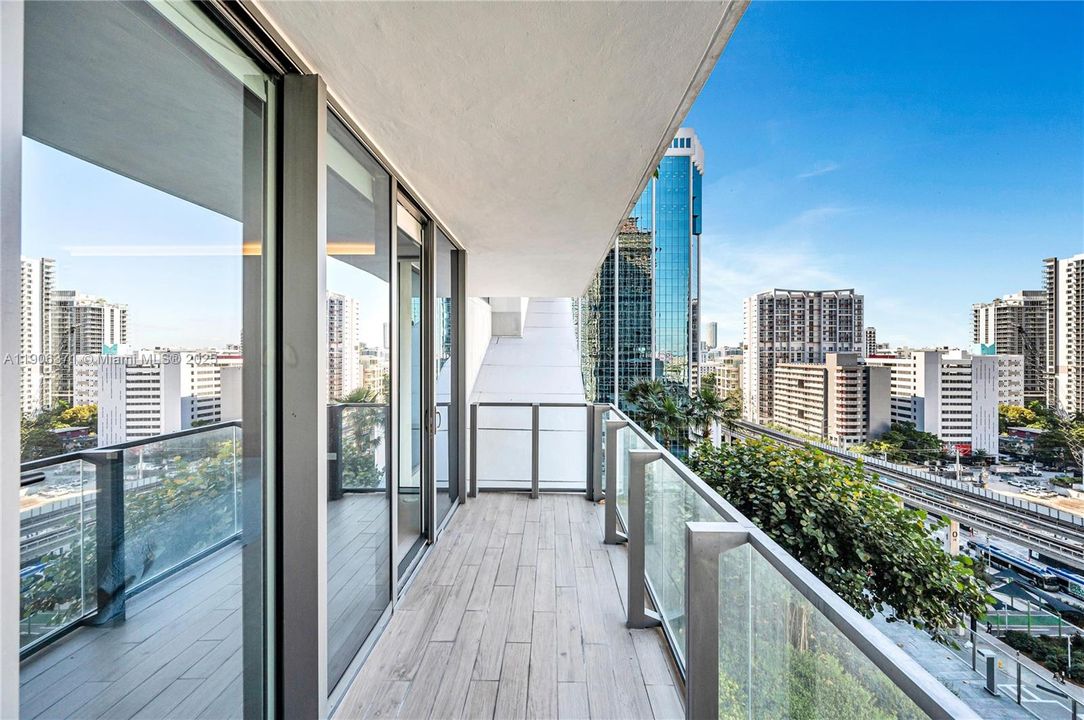 出租: $9,000 (3 贝兹, 3 浴室, 1898 平方英尺)