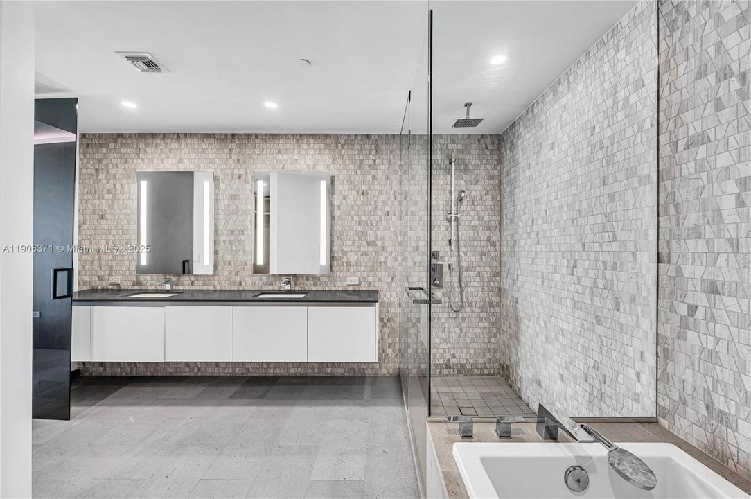 出租: $9,000 (3 贝兹, 3 浴室, 1898 平方英尺)