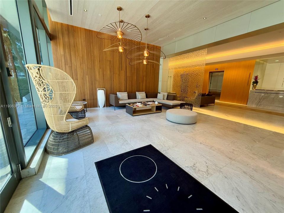 出租: $9,000 (3 贝兹, 3 浴室, 1898 平方英尺)